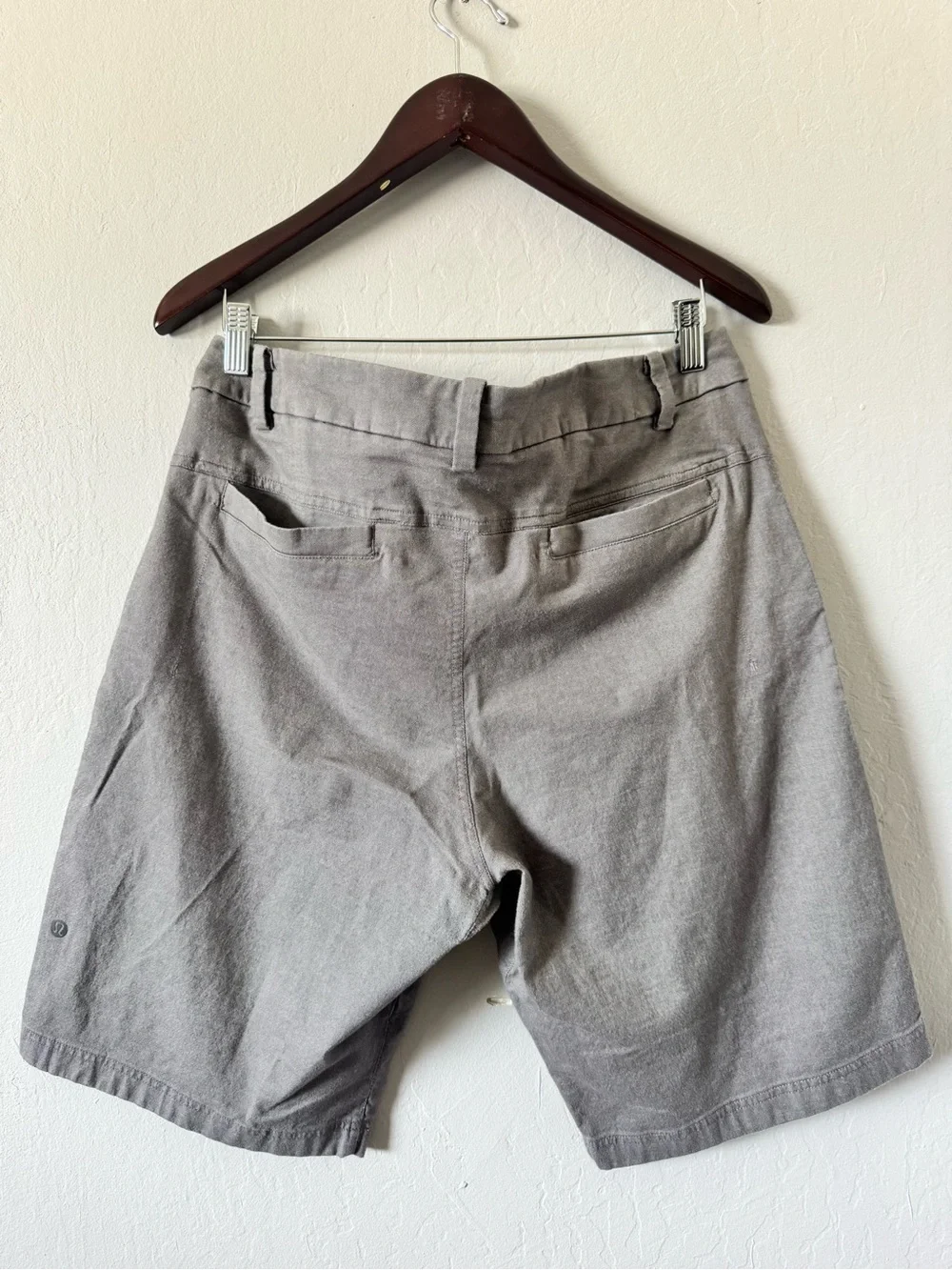 Lululemon Men's Commission Classic Gray Cotton-Blend Shorts size 34 Golf, Travel